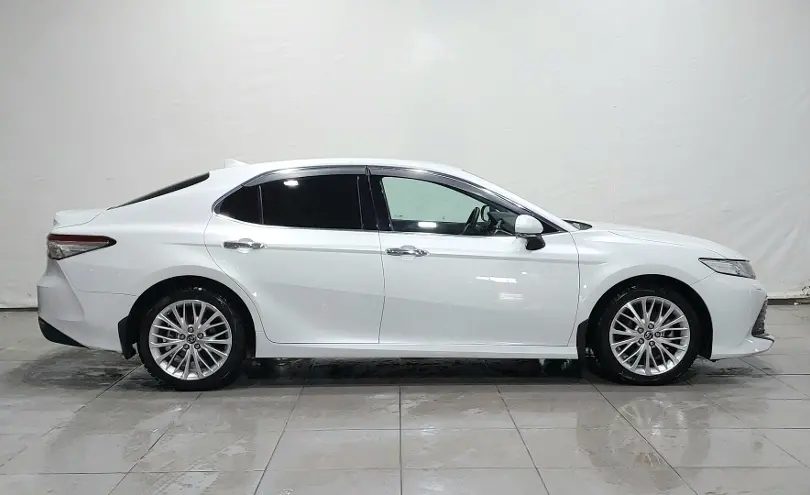 Toyota Camry 2019 года за 12 800 000 тг. в Астана фото 4