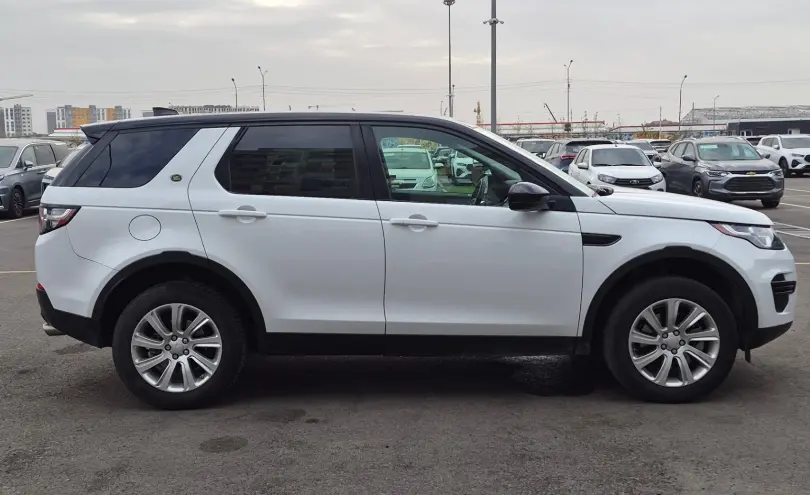 Land Rover Discovery Sport 2018 года за 9 990 000 тг. в Алматы фото 4