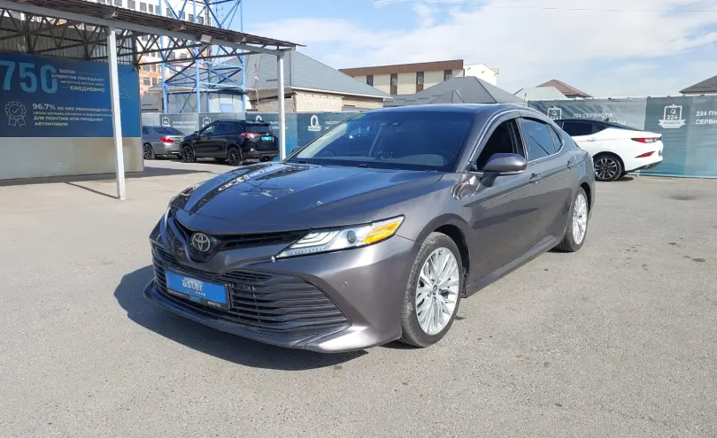 Toyota Camry 2017 года за 9 990 000 тг. в Шымкент фото 1