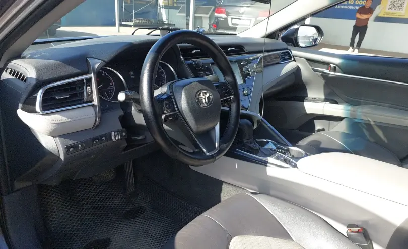 Toyota Camry 2017 года за 9 990 000 тг. в Шымкент фото 5