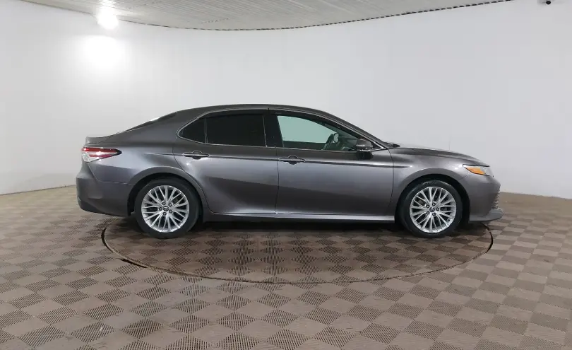 Toyota Camry 2017 года за 9 990 000 тг. в Шымкент фото 4