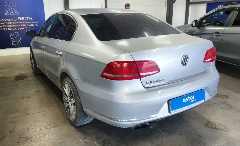 Volkswagen Passat 2014 года за 4 990 000 тг. в Астана фото 4