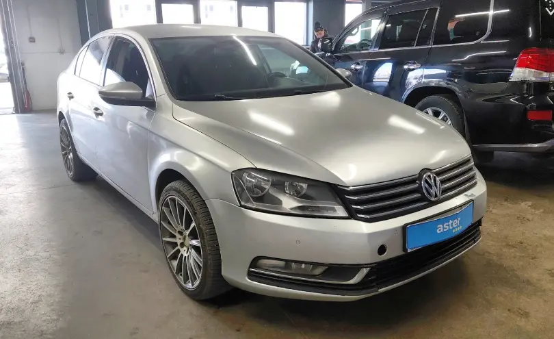 Volkswagen Passat 2014 года за 4 990 000 тг. в Астана фото 2