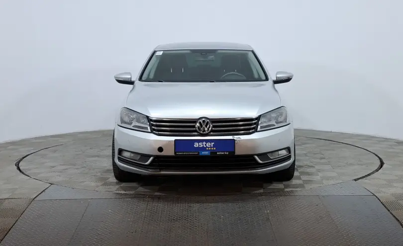 Volkswagen Passat 2014 года за 4 990 000 тг. в Астана фото 2