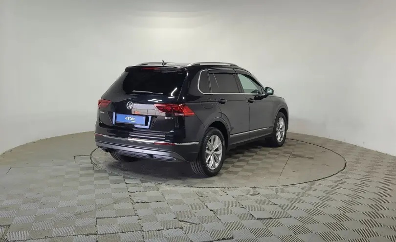 Volkswagen Tiguan 2018 года за 10 190 000 тг. в Алматы фото 5