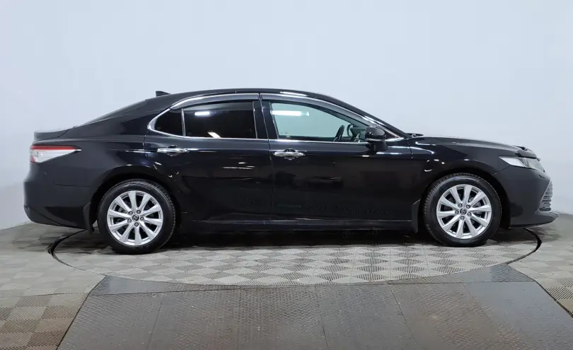 Toyota Camry 2019 года за 11 990 000 тг. в Астана фото 4