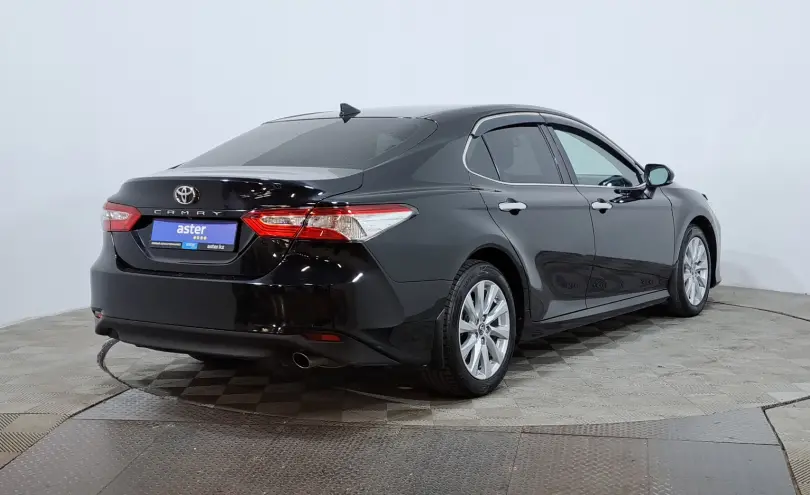Toyota Camry 2019 года за 11 990 000 тг. в Астана фото 5