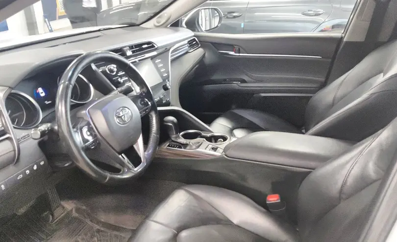 Toyota Camry 2018 года за 12 750 000 тг. в Астана фото 5