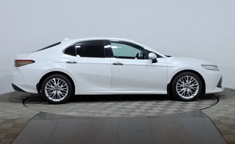 Toyota Camry 2018 года за 12 750 000 тг. в Астана фото 4