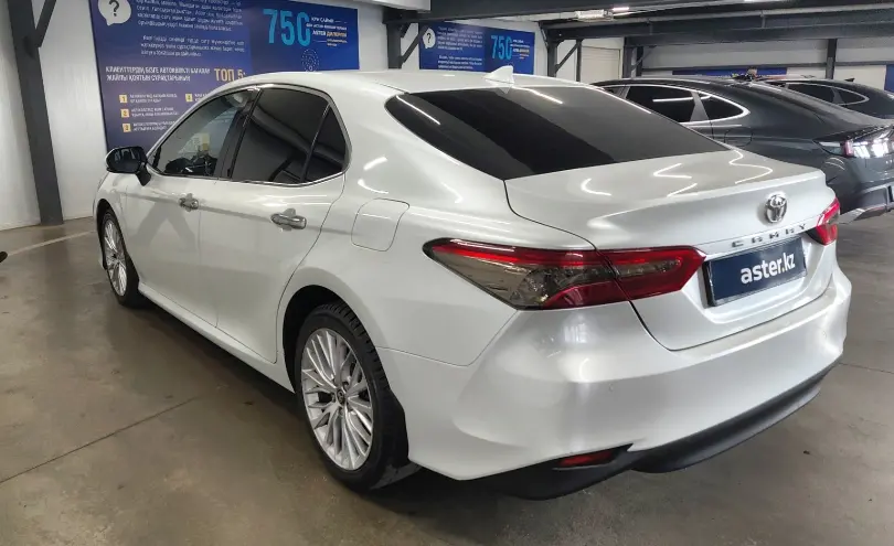 Toyota Camry 2018 года за 12 750 000 тг. в Астана фото 4