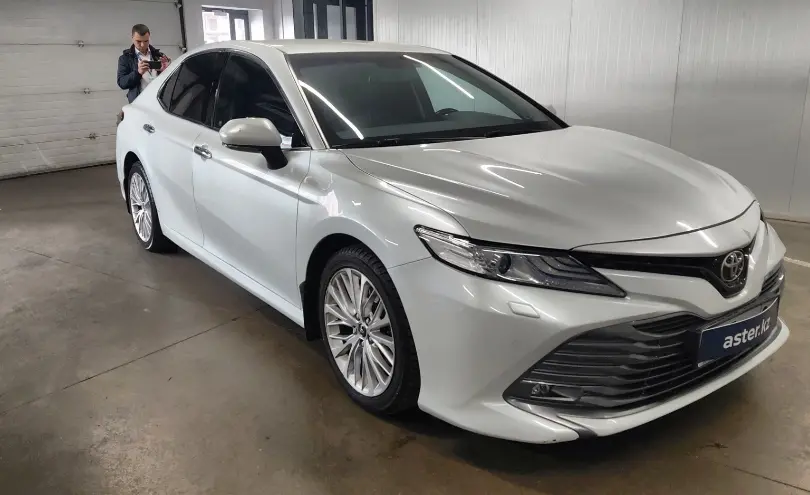 Toyota Camry 2018 года за 12 750 000 тг. в Астана фото 2
