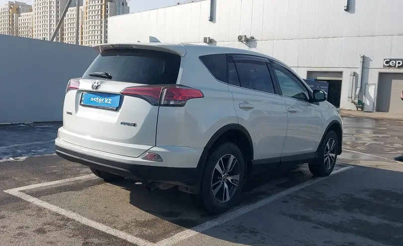 Toyota RAV4 2016 года за 9 990 000 тг. в Астана фото 3