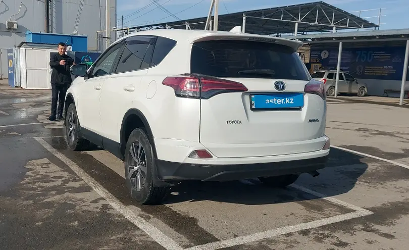 Toyota RAV4 2016 года за 9 990 000 тг. в Астана фото 4