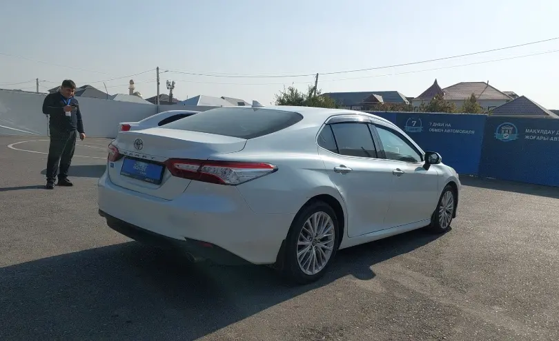 Toyota Camry 2019 года за 13 990 000 тг. в Шымкент фото 3
