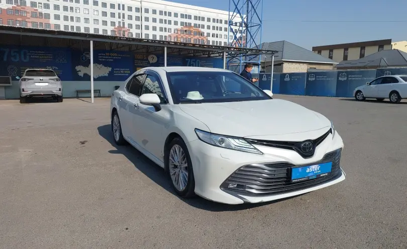 Toyota Camry 2019 года за 13 990 000 тг. в Шымкент фото 2