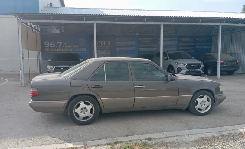 Mercedes-Benz E-Класс 1993 года за 2 000 000 тг. в Тараз фото 4