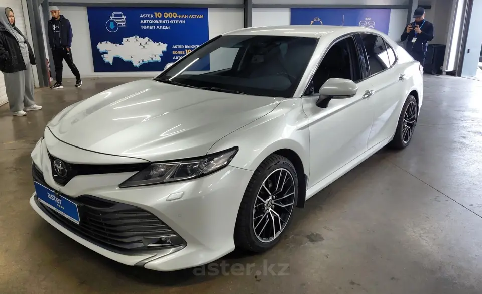 Toyota Camry 2019 года за 13 000 000 тг. в Астана