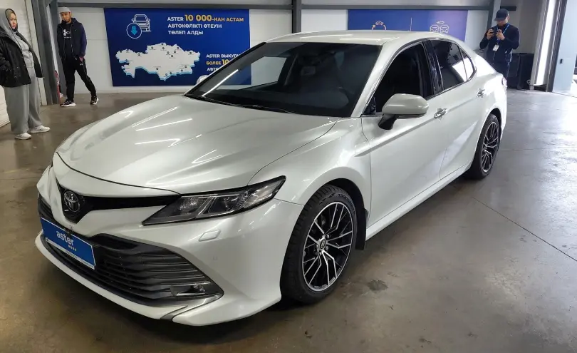 Toyota Camry 2019 года за 13 000 000 тг. в Астана фото 1
