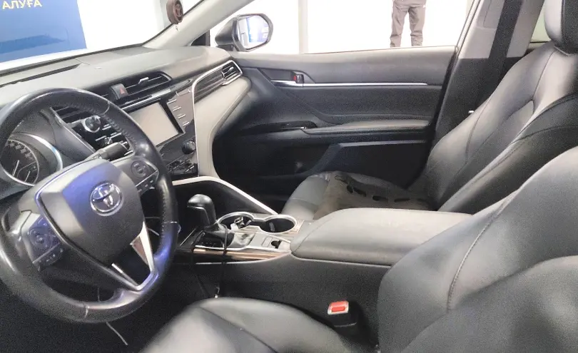 Toyota Camry 2019 года за 13 000 000 тг. в Астана фото 5