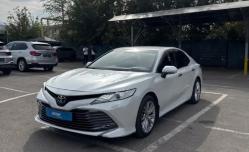 Toyota Camry 2019 года за 15 000 000 тг. в Алматы