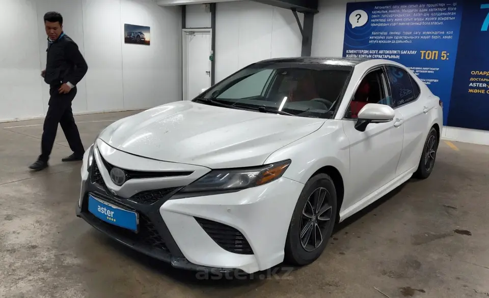 Toyota Camry 2018 года за 15 000 000 тг. в Астана