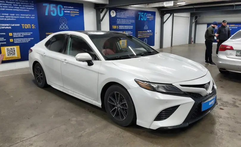 Toyota Camry 2018 года за 15 000 000 тг. в Астана фото 2