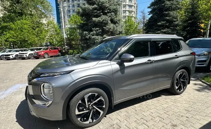 Mitsubishi Outlander 2023 года за 16 000 000 тг. в Алматы фото 1