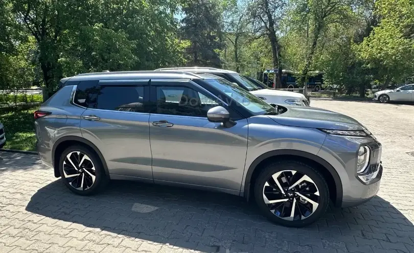 Mitsubishi Outlander 2023 года за 16 000 000 тг. в Алматы фото 2
