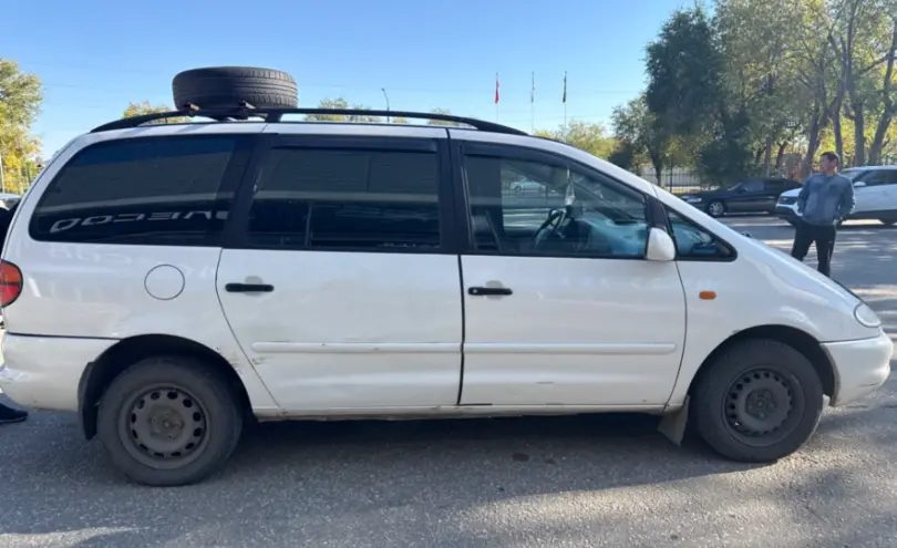 Volkswagen Sharan 1997 года за 2 500 000 тг. в Актобе фото 4