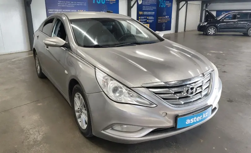 Hyundai Sonata 2011 года за 5 000 000 тг. в Астана фото 2