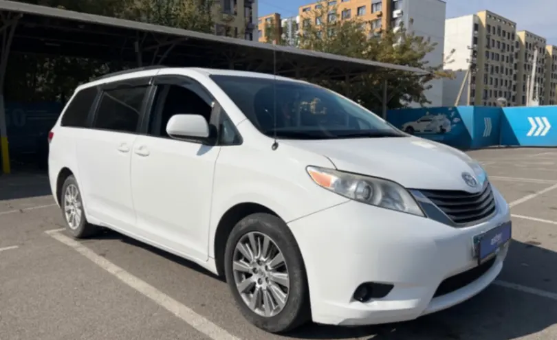 Toyota Sienna 2014 года за 12 500 000 тг. в Алматы фото 2