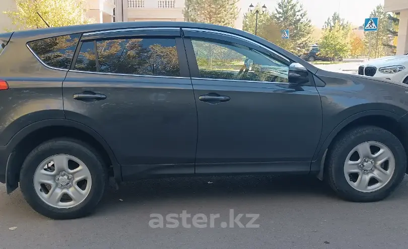Toyota RAV4 2014 года за 10 000 000 тг. в Астана фото 4