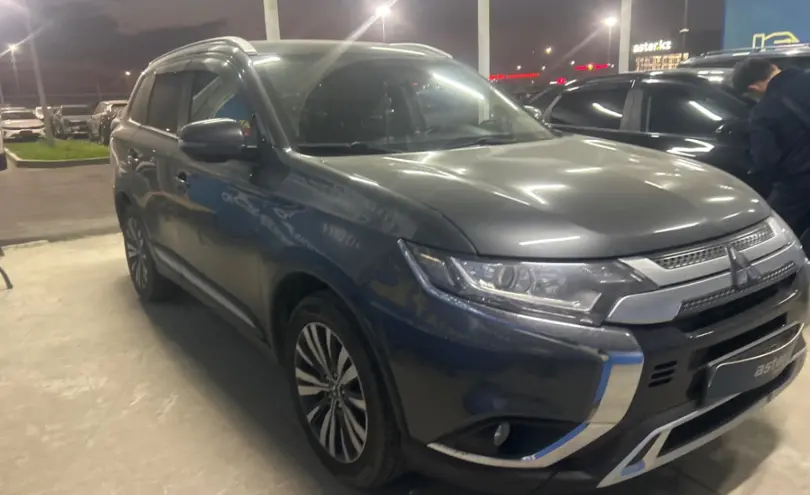 Mitsubishi Outlander 2019 года за 9 000 000 тг. в Алматы фото 3