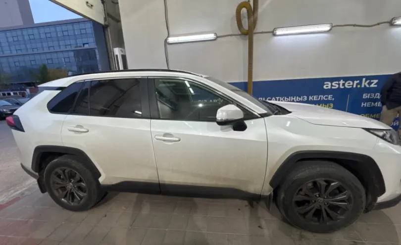 Toyota RAV4 2023 года за 15 000 000 тг. в Астана фото 4