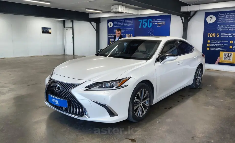 Lexus ES 2020 года за 20 000 000 тг. в Астана