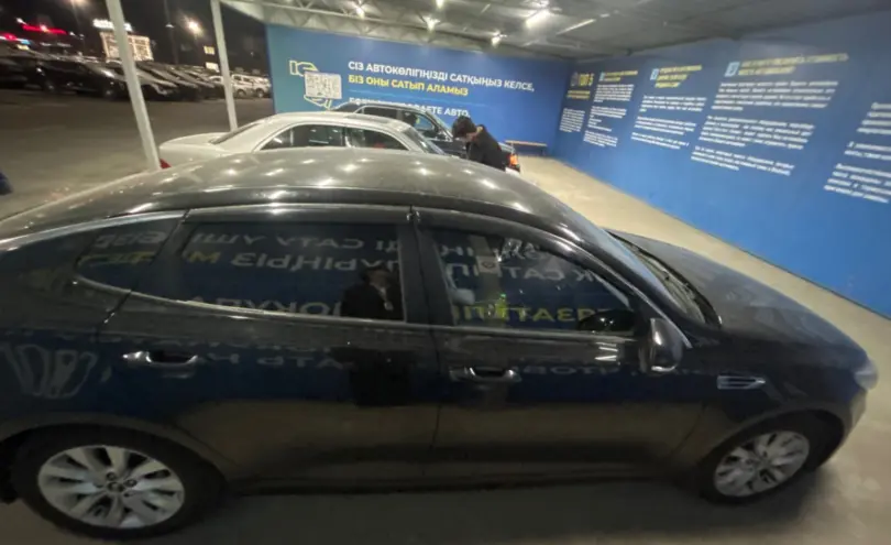 Kia K5 2016 года за 7 000 000 тг. в Алматы фото 4