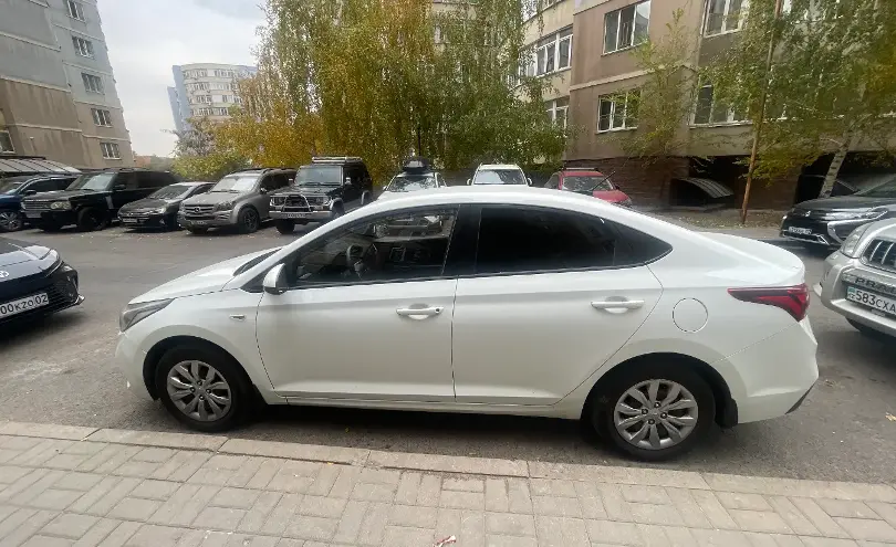 Hyundai Accent 2018 года за 5 800 000 тг. в Алматы фото 4