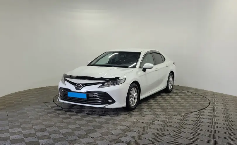 Toyota Camry 2019 года за 12 150 000 тг. в Алматы