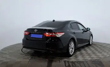 Toyota Camry 2018 года за 10 290 000 тг. в Астана