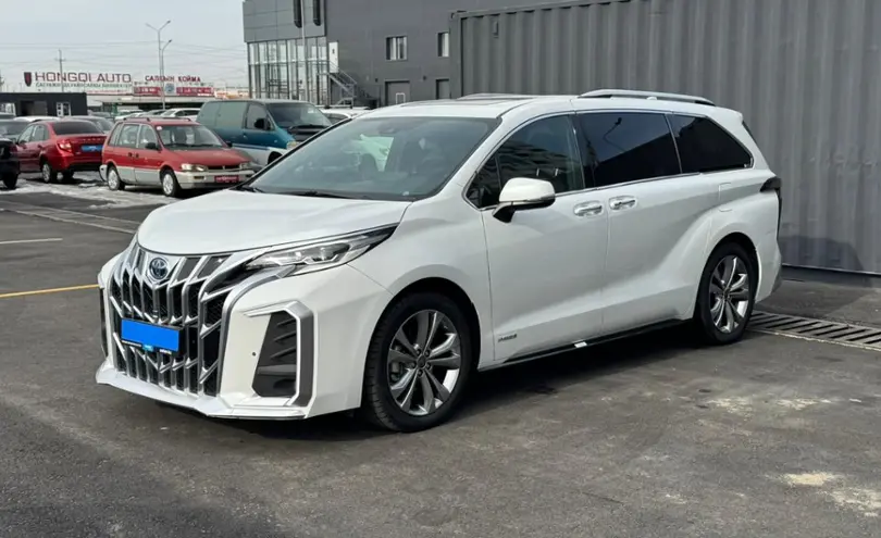 Toyota Sienna 2023 года за 27 000 000 тг. в Алматы