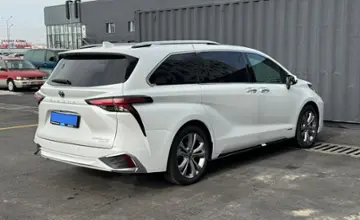 Toyota Sienna 2023 года за 27 000 000 тг. в Алматы