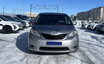 Toyota Sienna 2012 года за 11 590 000 тг. в Караганда фото 2