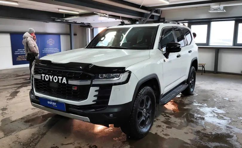 Toyota Land Cruiser 2022 года за 60 000 000 тг. в Астана