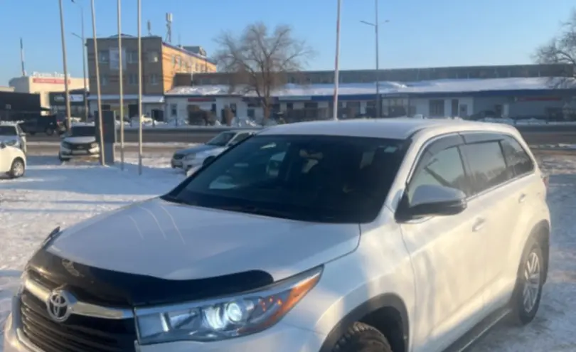Toyota Highlander 2015 года за 12 500 000 тг. в Уральск