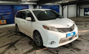 Toyota Sienna 2018 года за 14 500 000 тг. в Астана фото 2