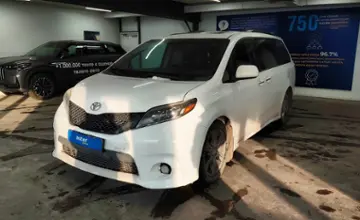 Toyota Sienna 2018 года за 14 500 000 тг. в Астана фото 1