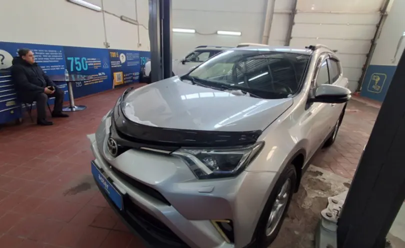 Toyota RAV4 2015 года за 11 000 000 тг. в Астана