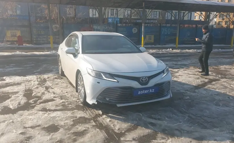 Toyota Camry 2019 года за 13 000 000 тг. в Алматы