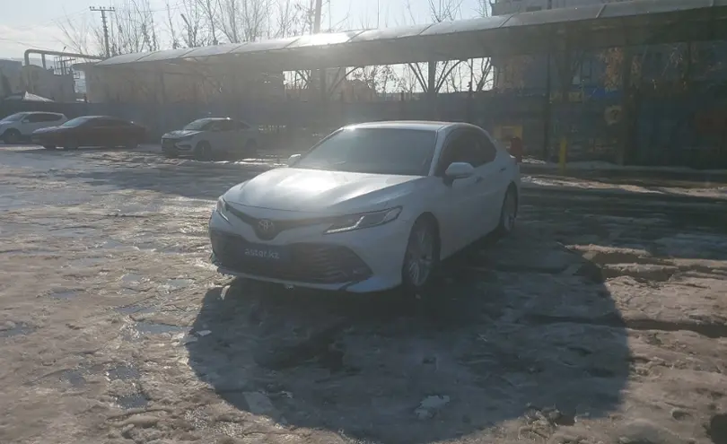 Toyota Camry 2019 года за 13 000 000 тг. в Алматы
