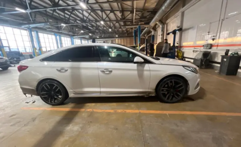 Hyundai Sonata 2015 года за 8 390 000 тг. в Караганда фото 4